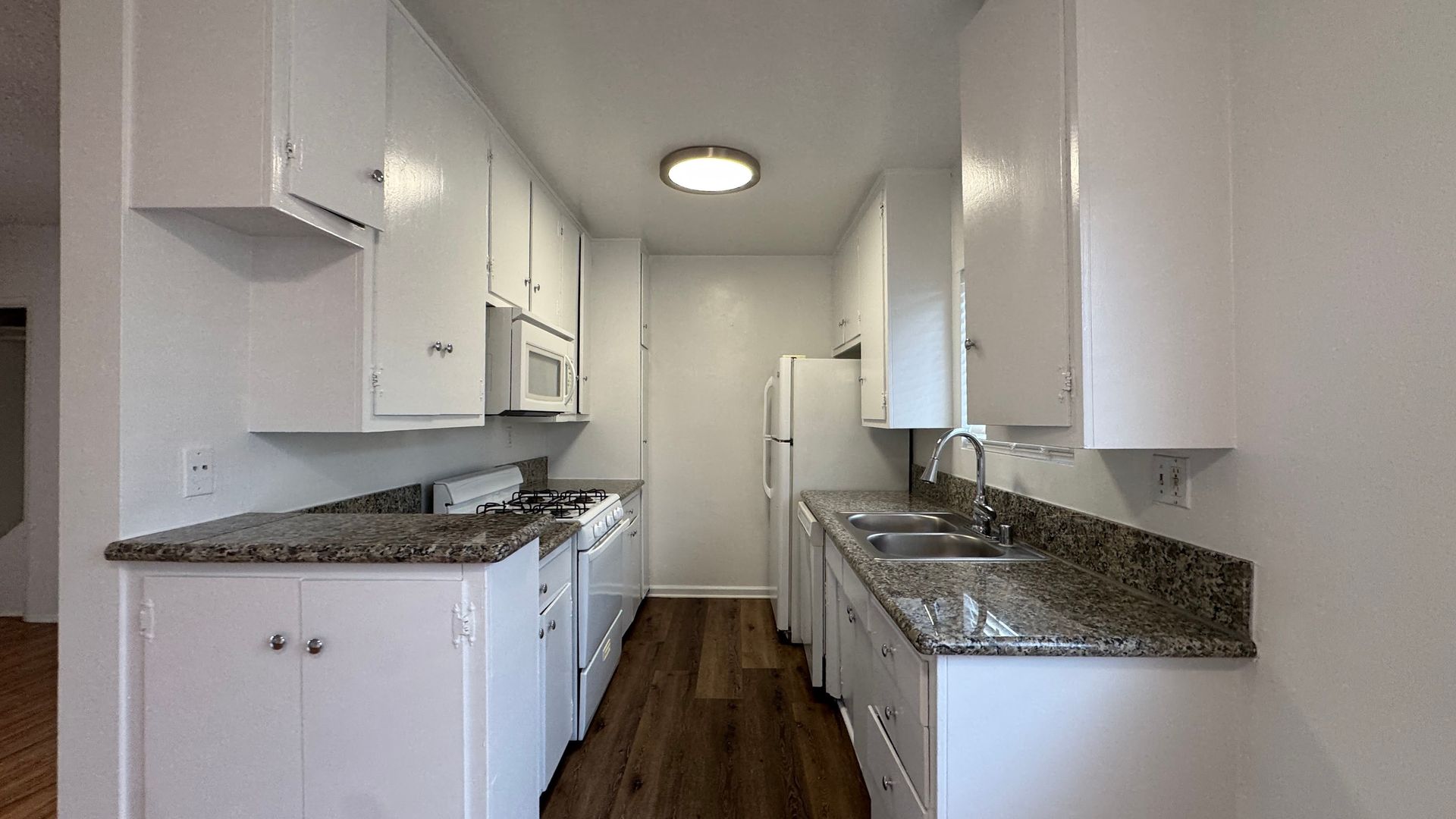 Reseda Apartment: 6632 Darby Ave.
