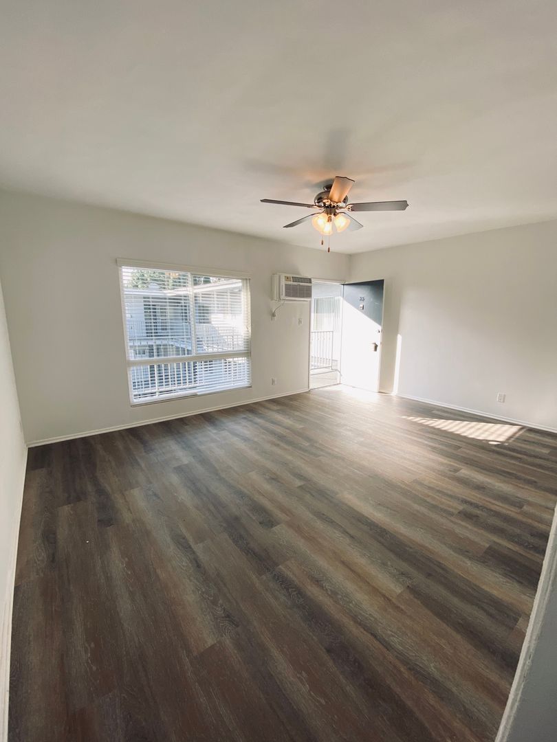 Sherman Oaks Apartment: 13860 Burbank Blvd.