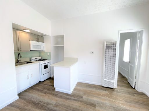 Oxnard 1BR w/ Granite Island, Walk-In Closet & Pool – photo 1