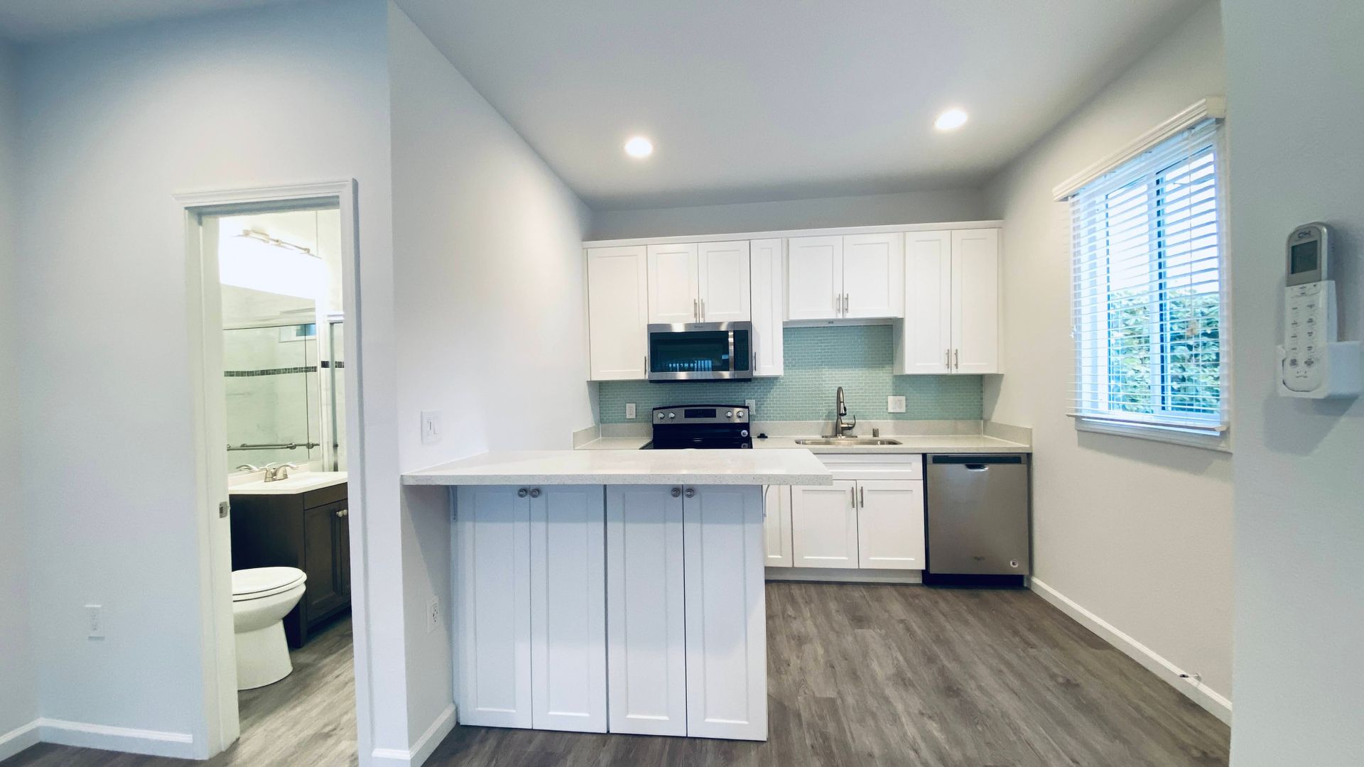 Santa Monica Apartment: 2622 28th St.