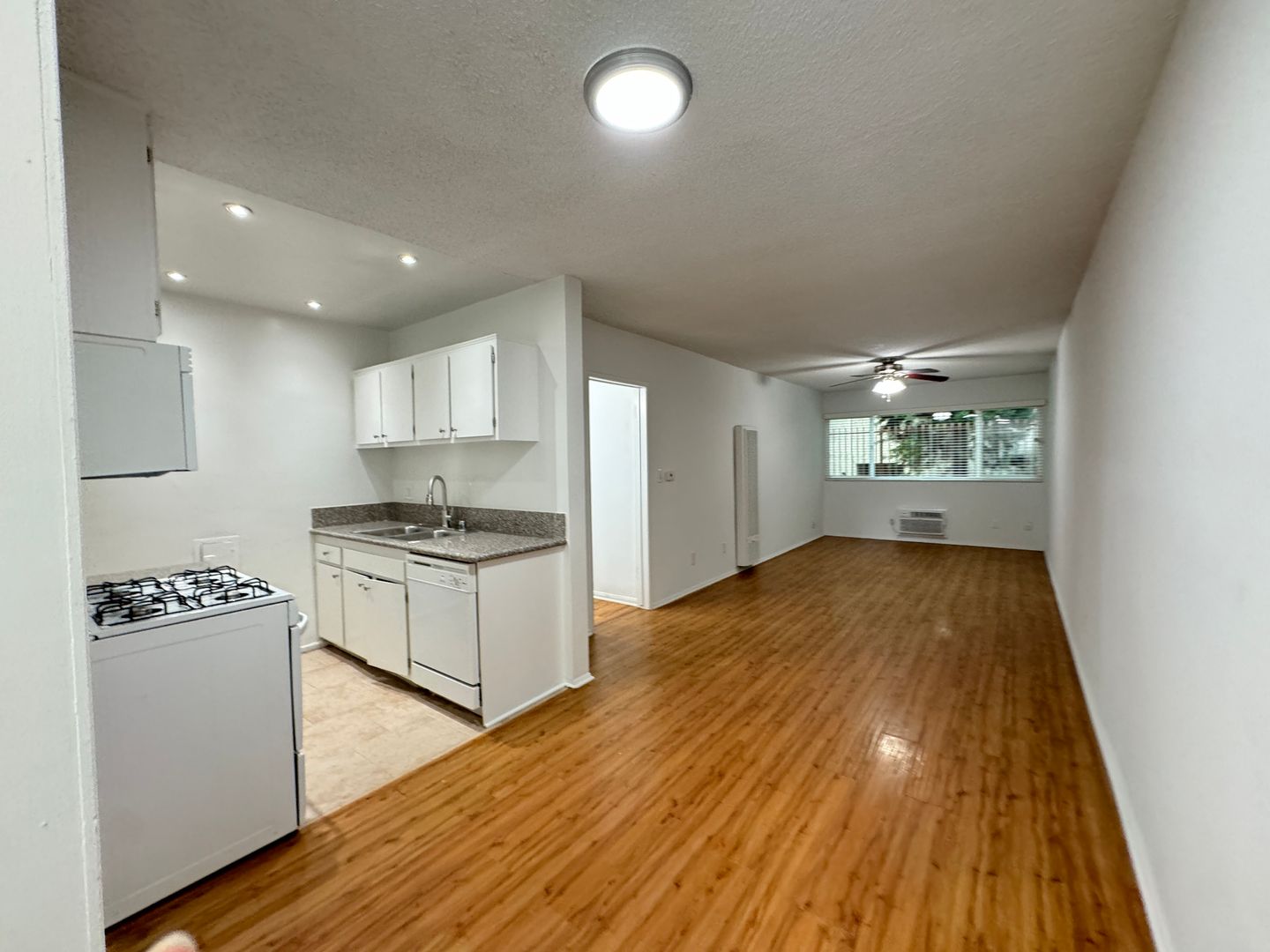 Sherman Oaks Apartment: 14220 Burbank Blvd.