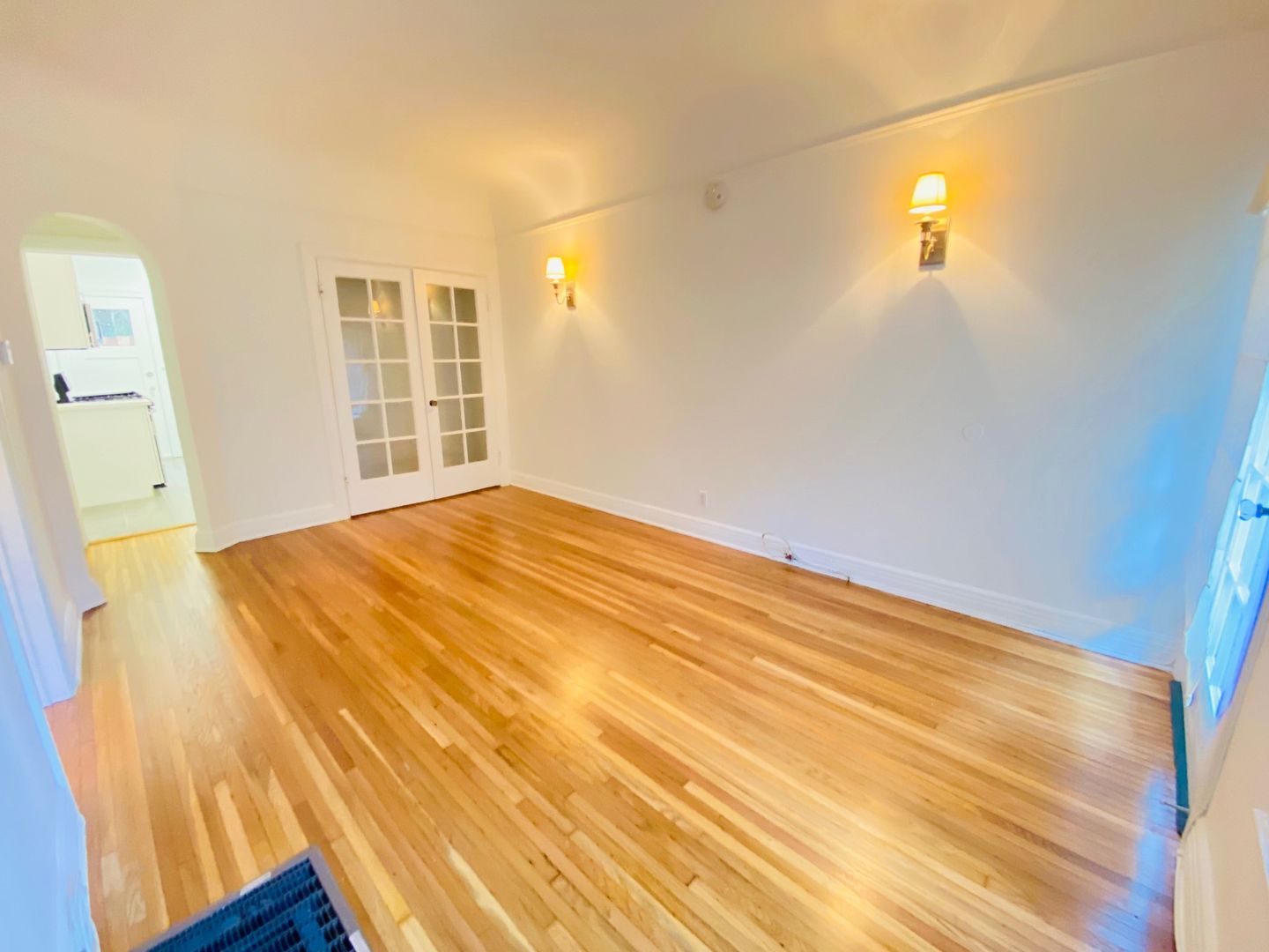 West Hollywood Apartment: 1002 Sweetzer Ave.