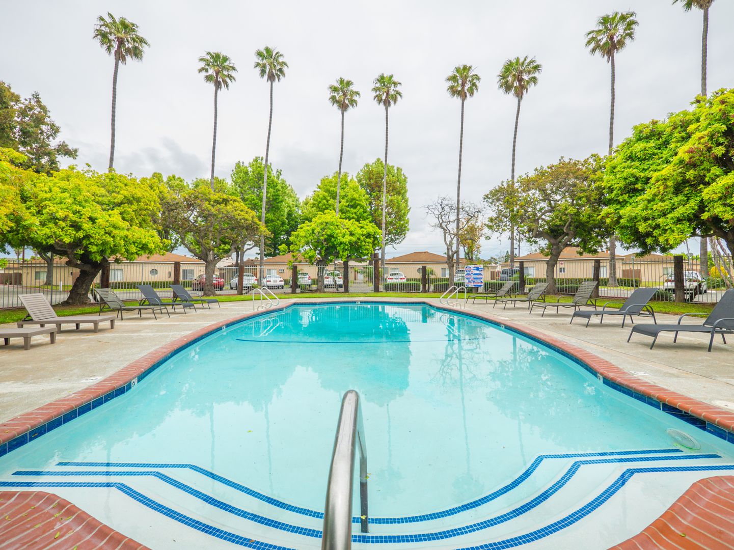 Oxnard Apartment: 1600 W. 5th St.