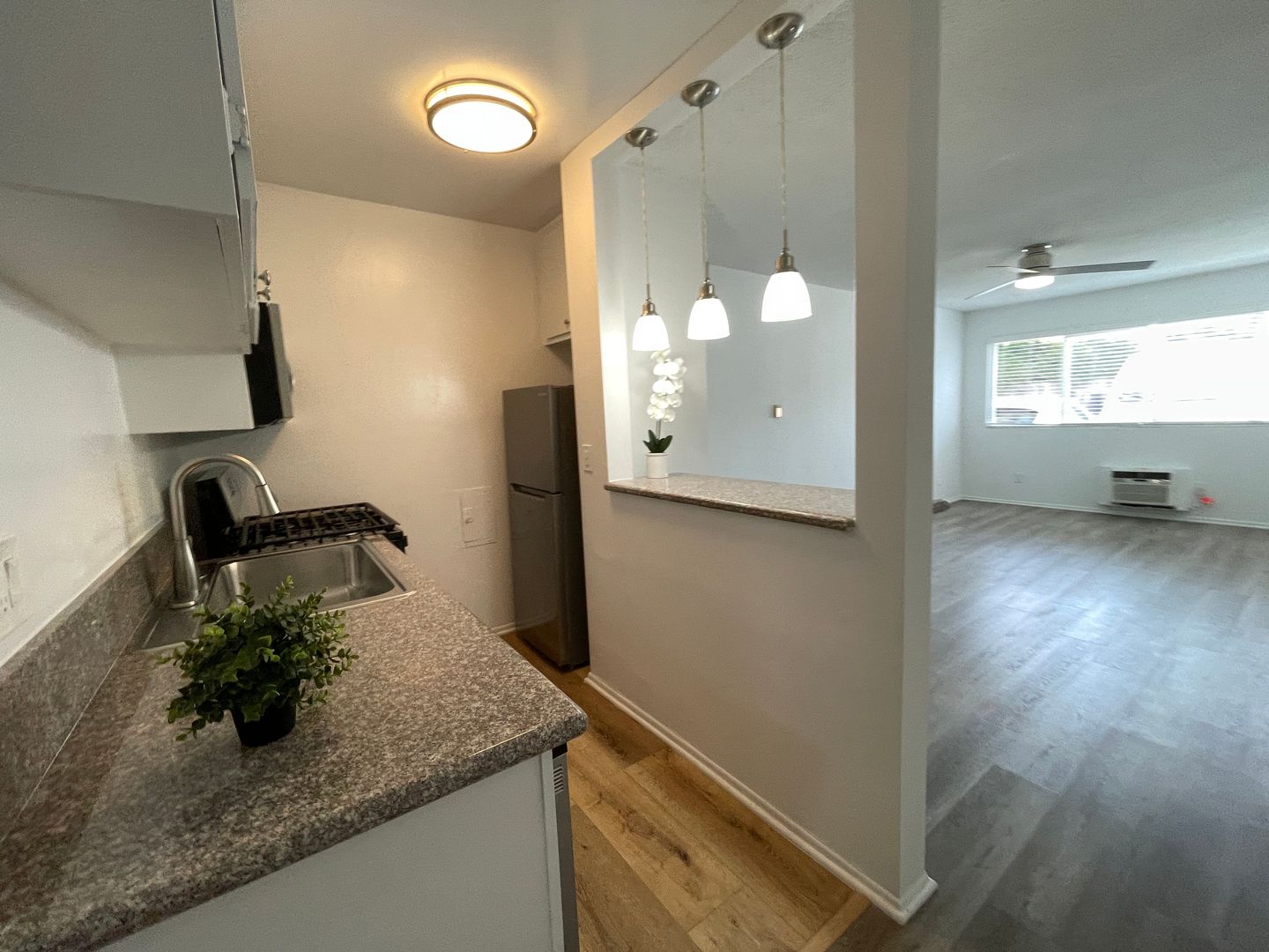 Sherman Oaks Apartment: 14220 Burbank Blvd.