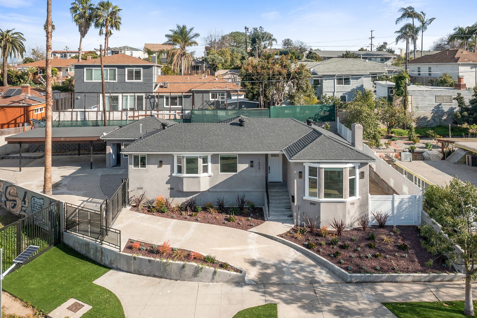 Los Angeles House: 1800 S. Dunsmuir Avenue
