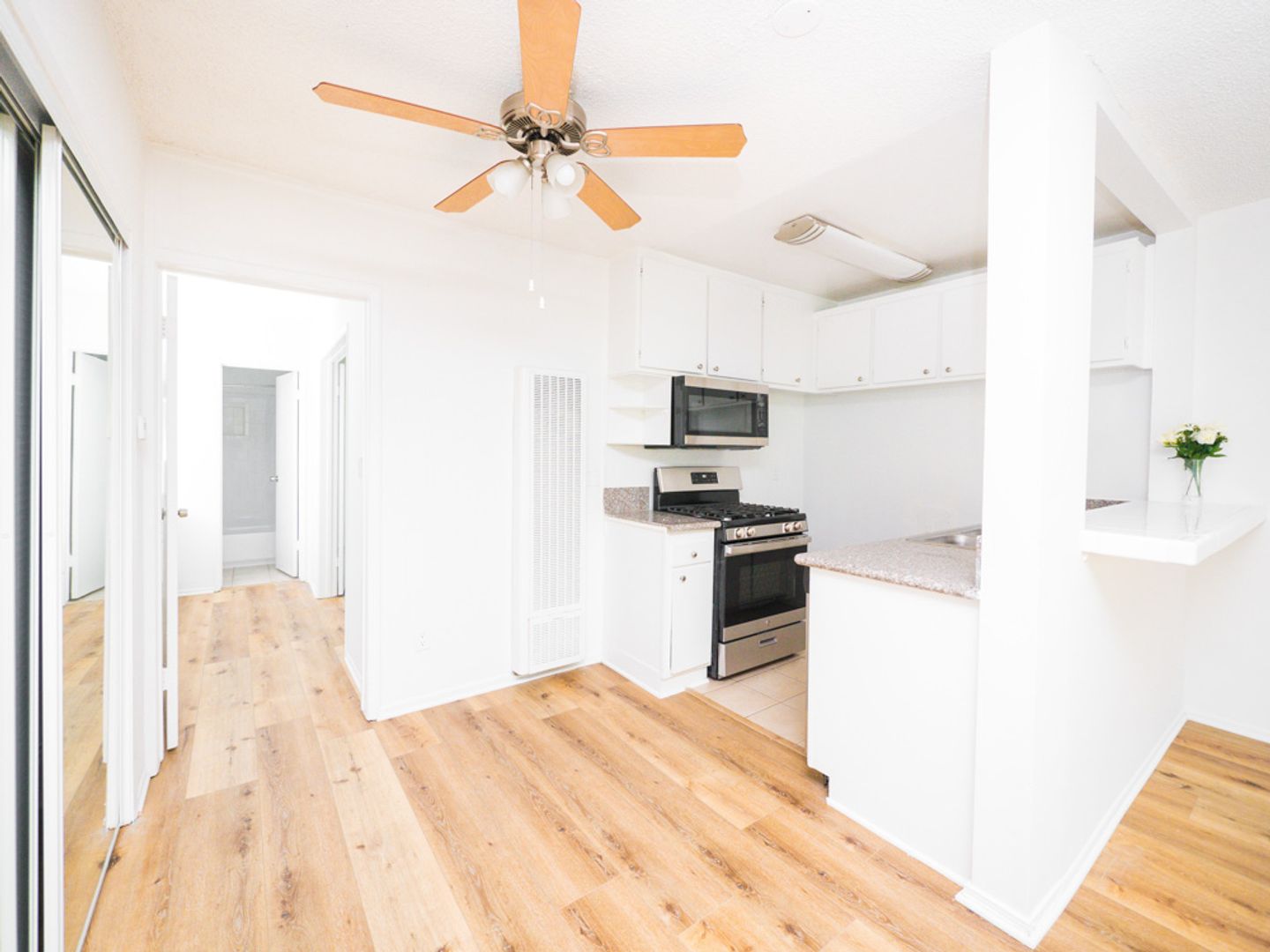 Sherman Oaks Apartment: 14220 Burbank Blvd.