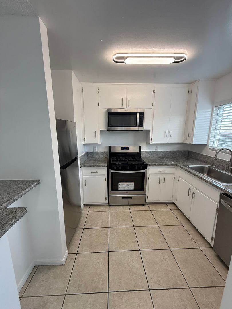 Los Angeles Apartment: 1936 Corning St.