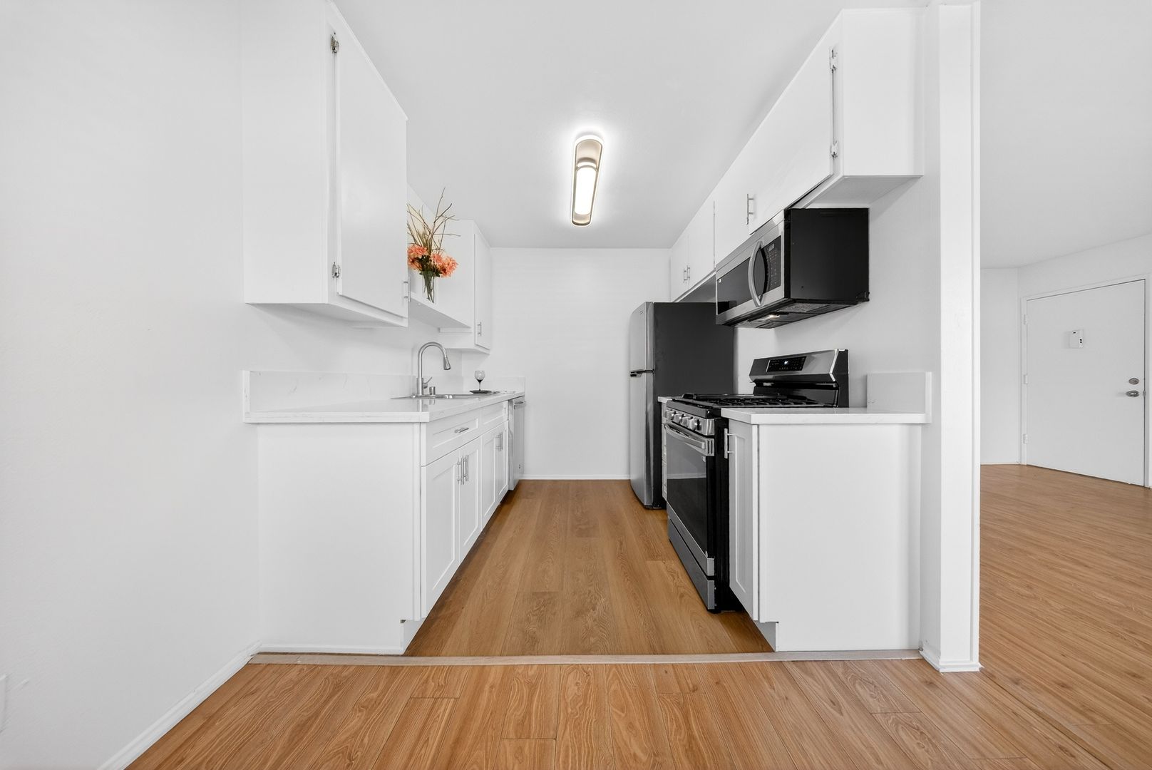 North Hollywood Apartment: 10736 Magnolia Blvd.