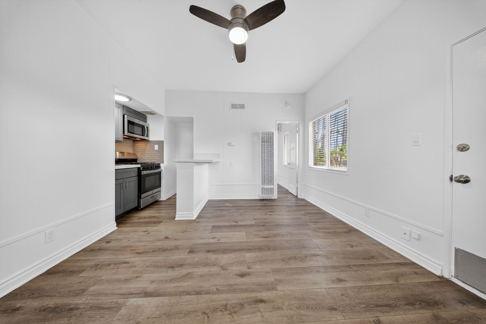 Oxnard Apartment: 1600 W. 5th St.