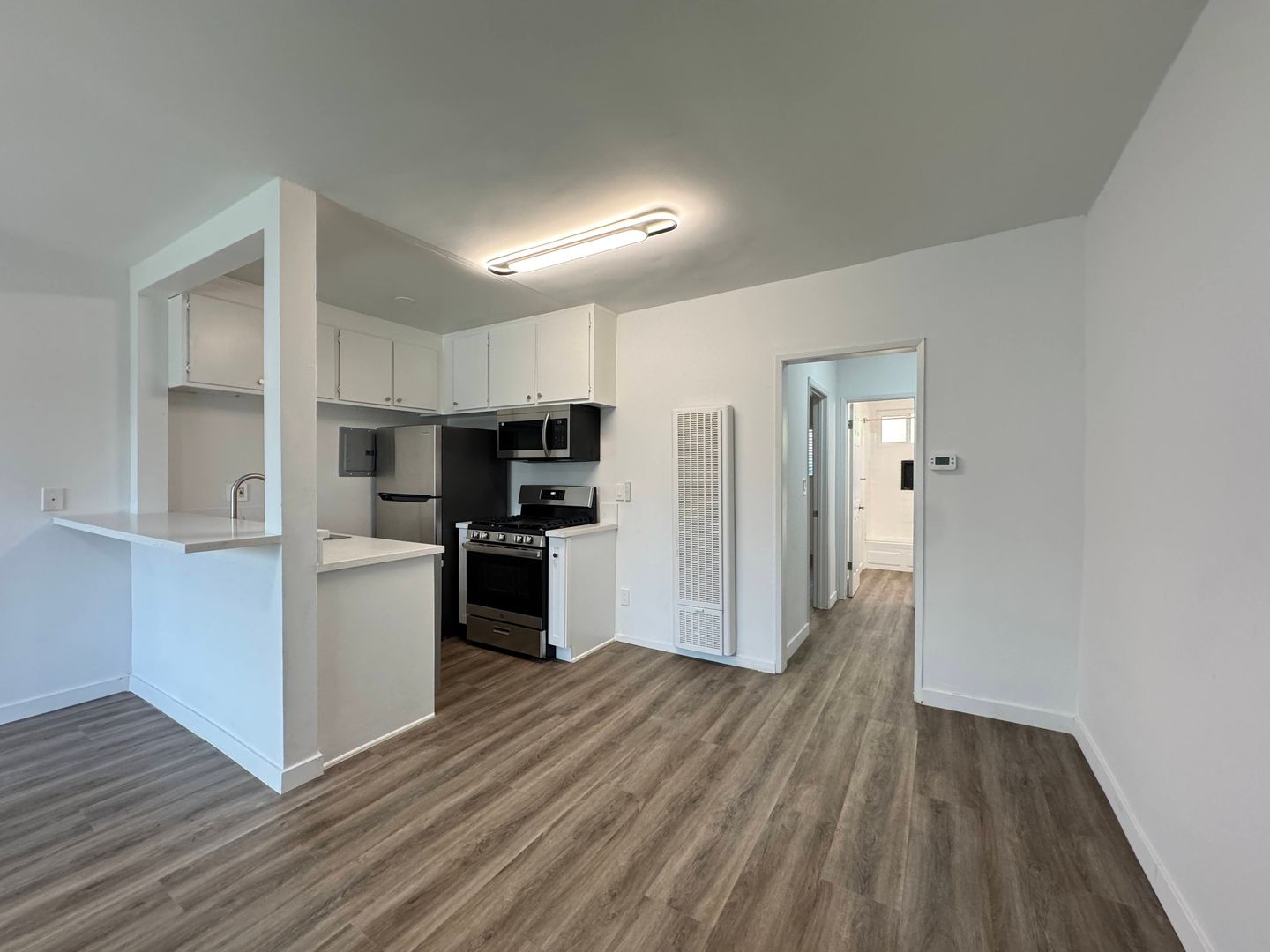 Sherman Oaks Apartment: 14220 Burbank Blvd.
