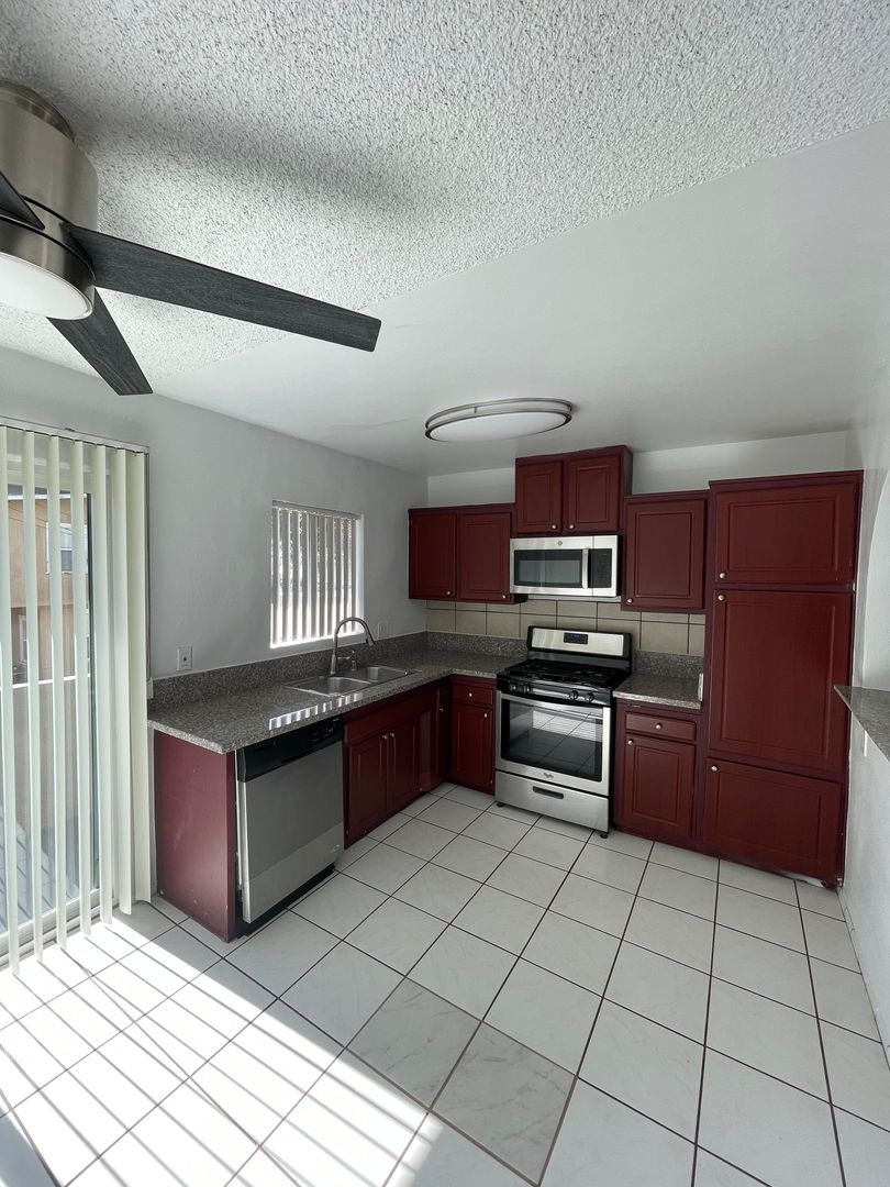 Pasadena Apartment: 271 Parke St.