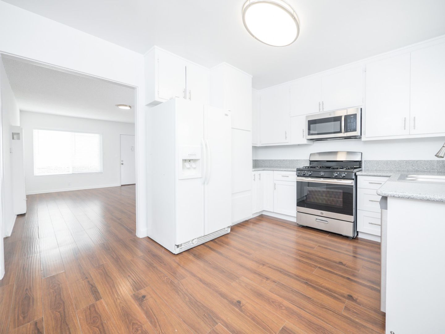 Oxnard Apartment: 1600 W. 5th St.