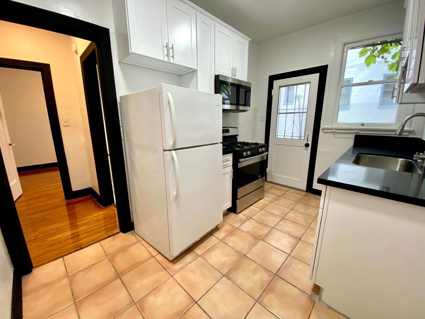 West Hollywood Apartment: 1002 Sweetzer Ave.