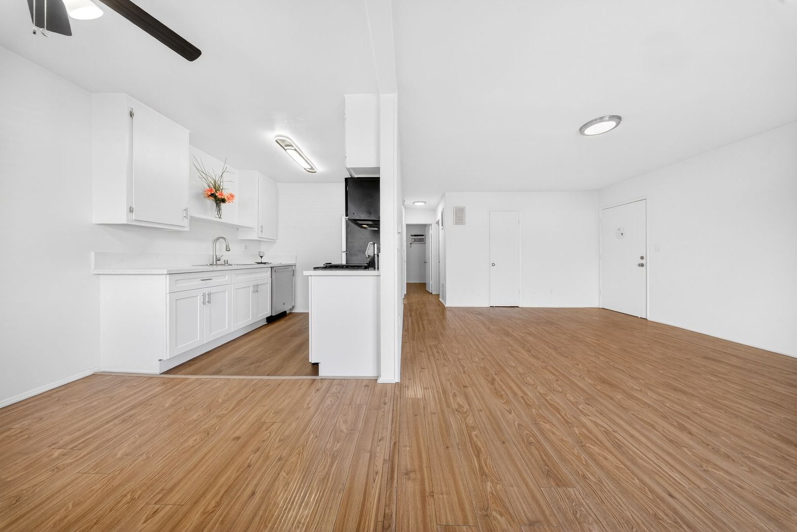 North Hollywood Apartment: 10736 Magnolia Blvd.