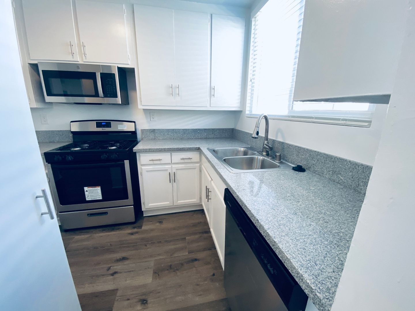 Canoga Park Apartment: 7351 Variel Ave.