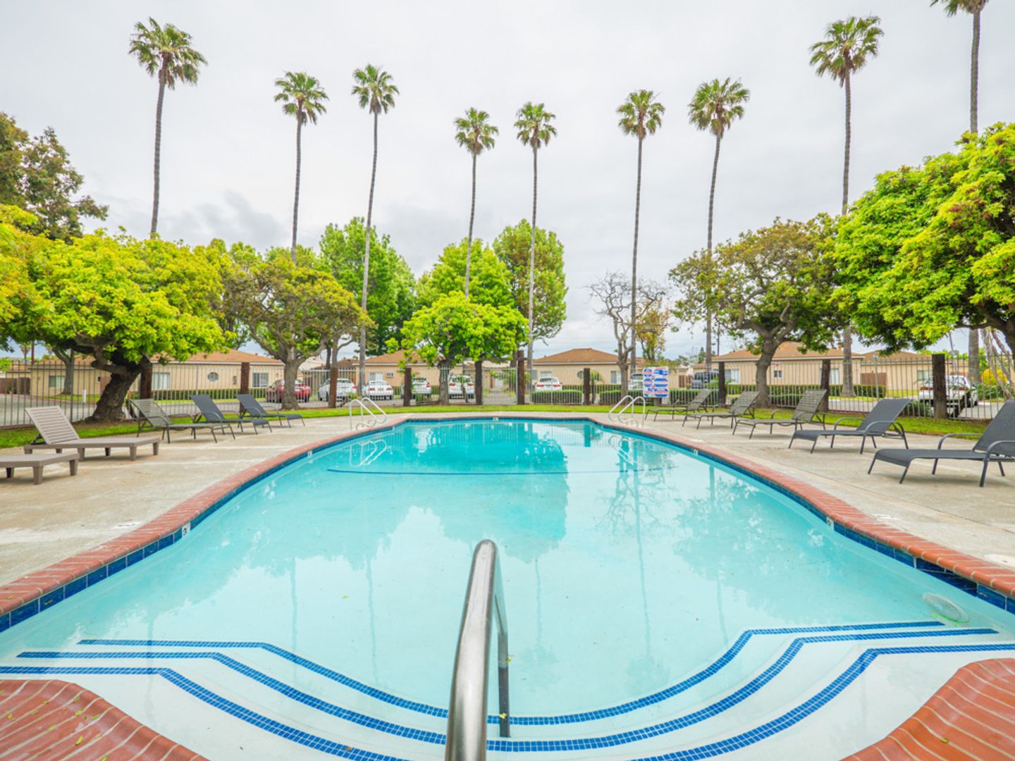 Oxnard Apartment: 1600 W. 5th St.