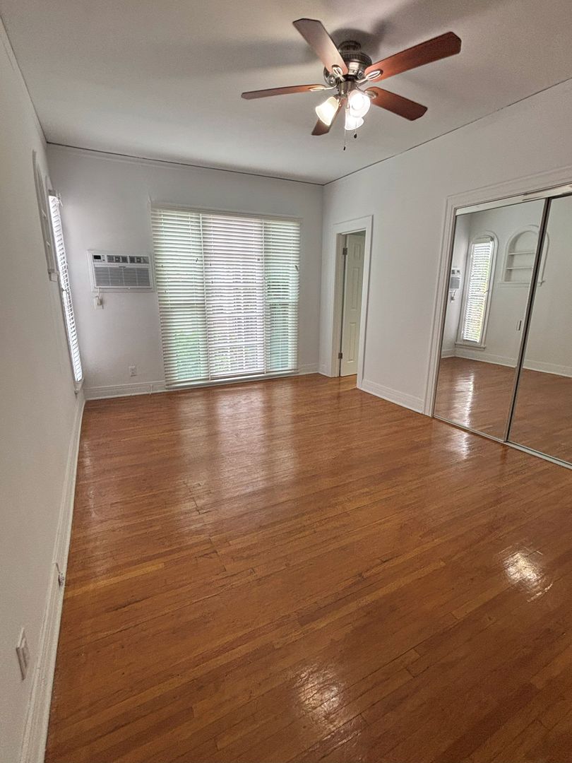 Los Angeles Apartment: 534-542 S. Coronado St.