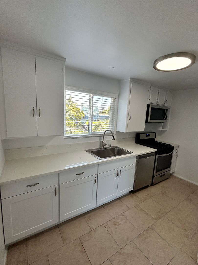 Santa Monica Apartment: 1951 Frank St. & 2519 Virginia Ave.