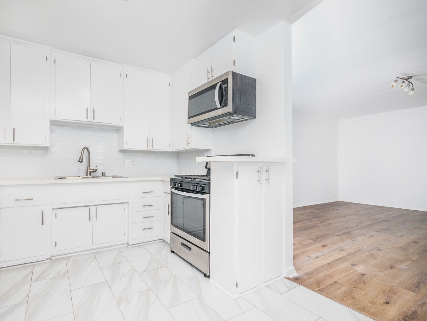 Los Angeles Apartment: 10832 Charnock Road