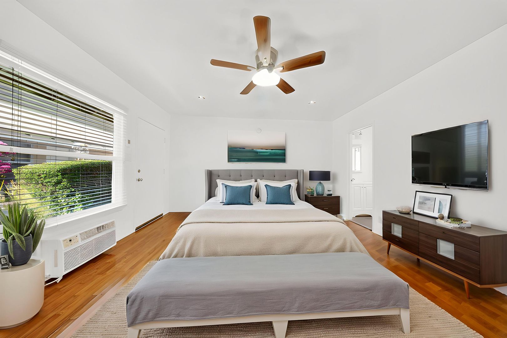 Los Angeles Apartment: 3742 Motor Ave.