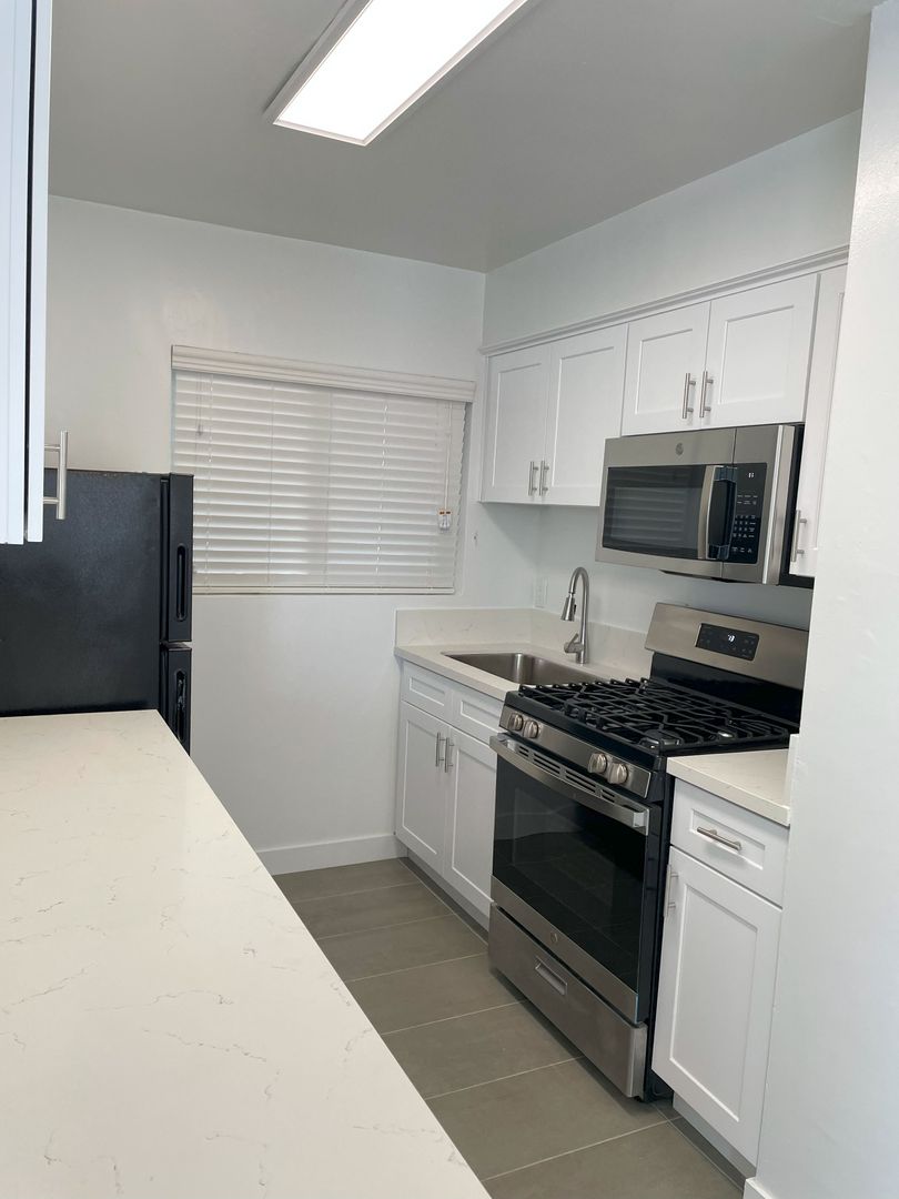 Los Angeles Apartment: 1815 N. Harvard Blvd.