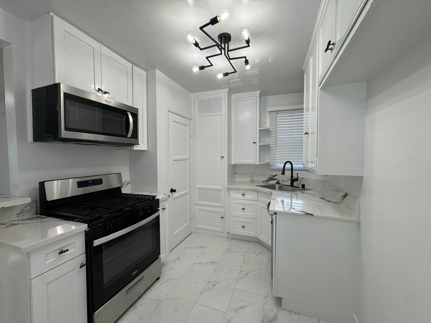 Sherman Oaks Apartment: 14443-14445¼ Dickens St.