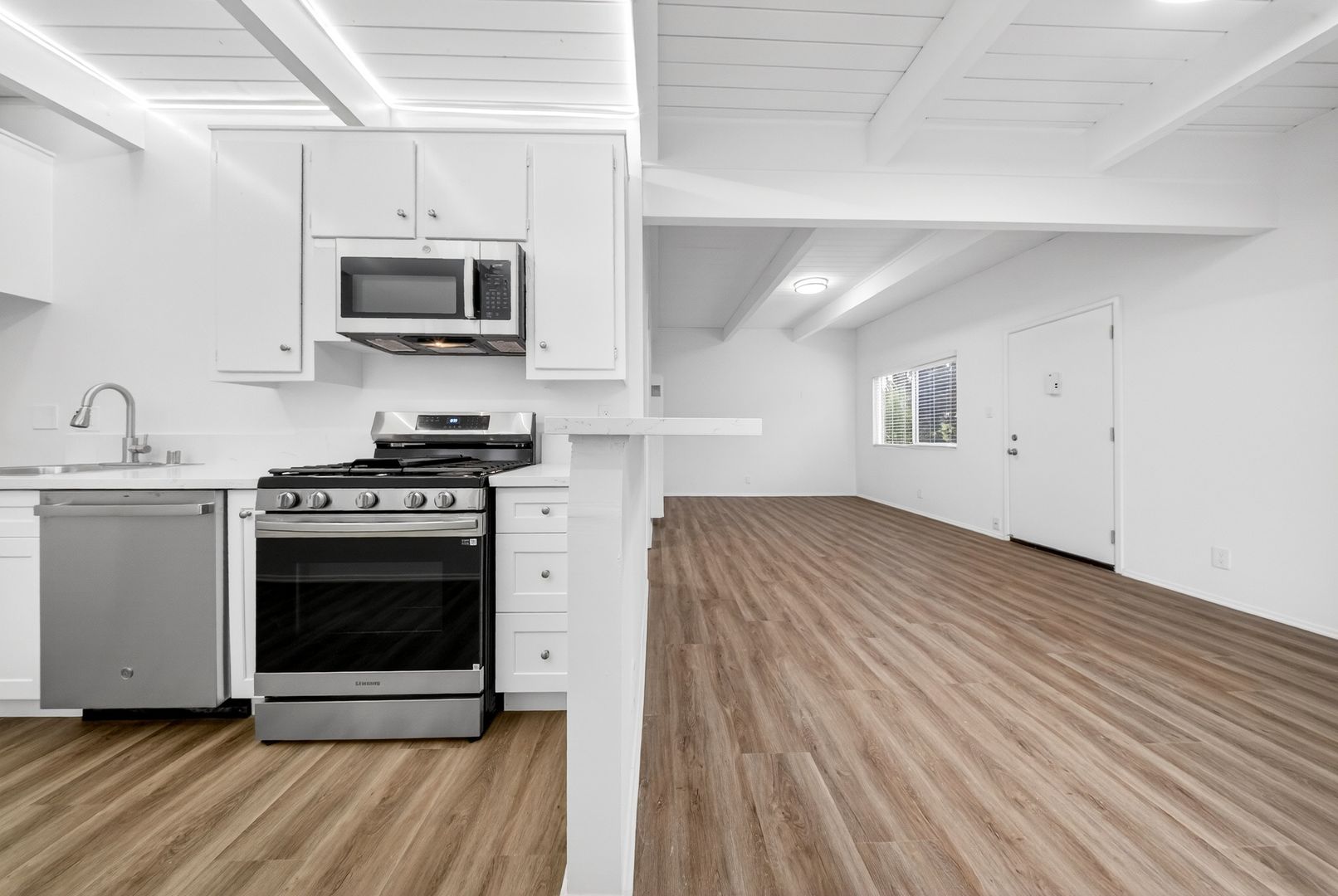 Van Nuys Apartment: 14410 Valerio St.