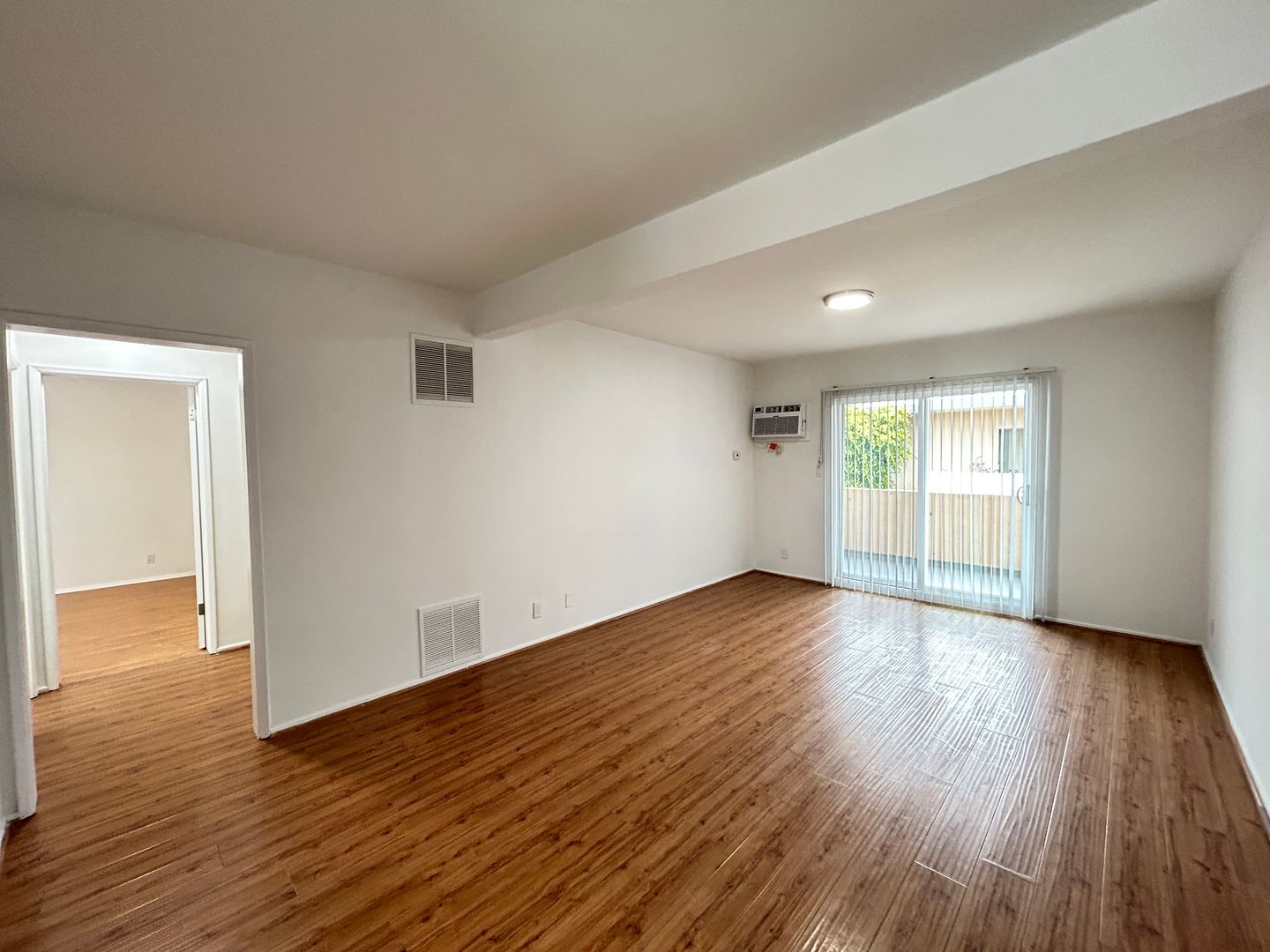 Santa Monica Apartment: 1863 10th St.