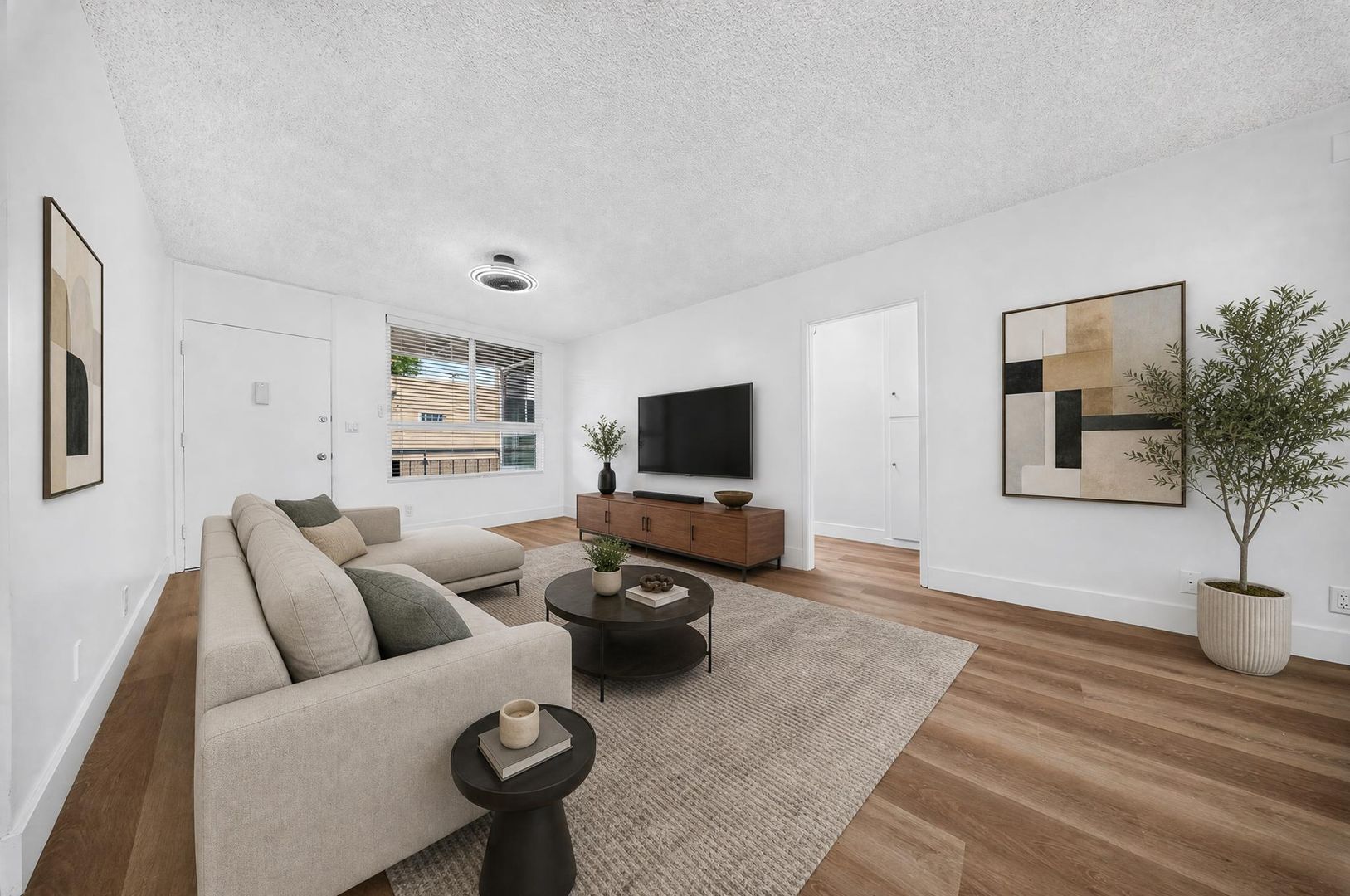 Canoga Park Apartment: 7351 Variel Ave.
