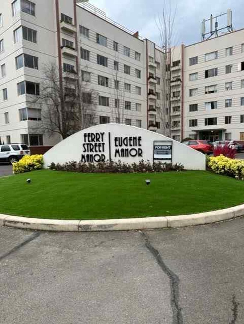 Eugene Apartment: 1040-1050 Ferry St