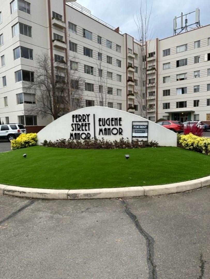 Eugene Apartment: 1040-1050 Ferry St