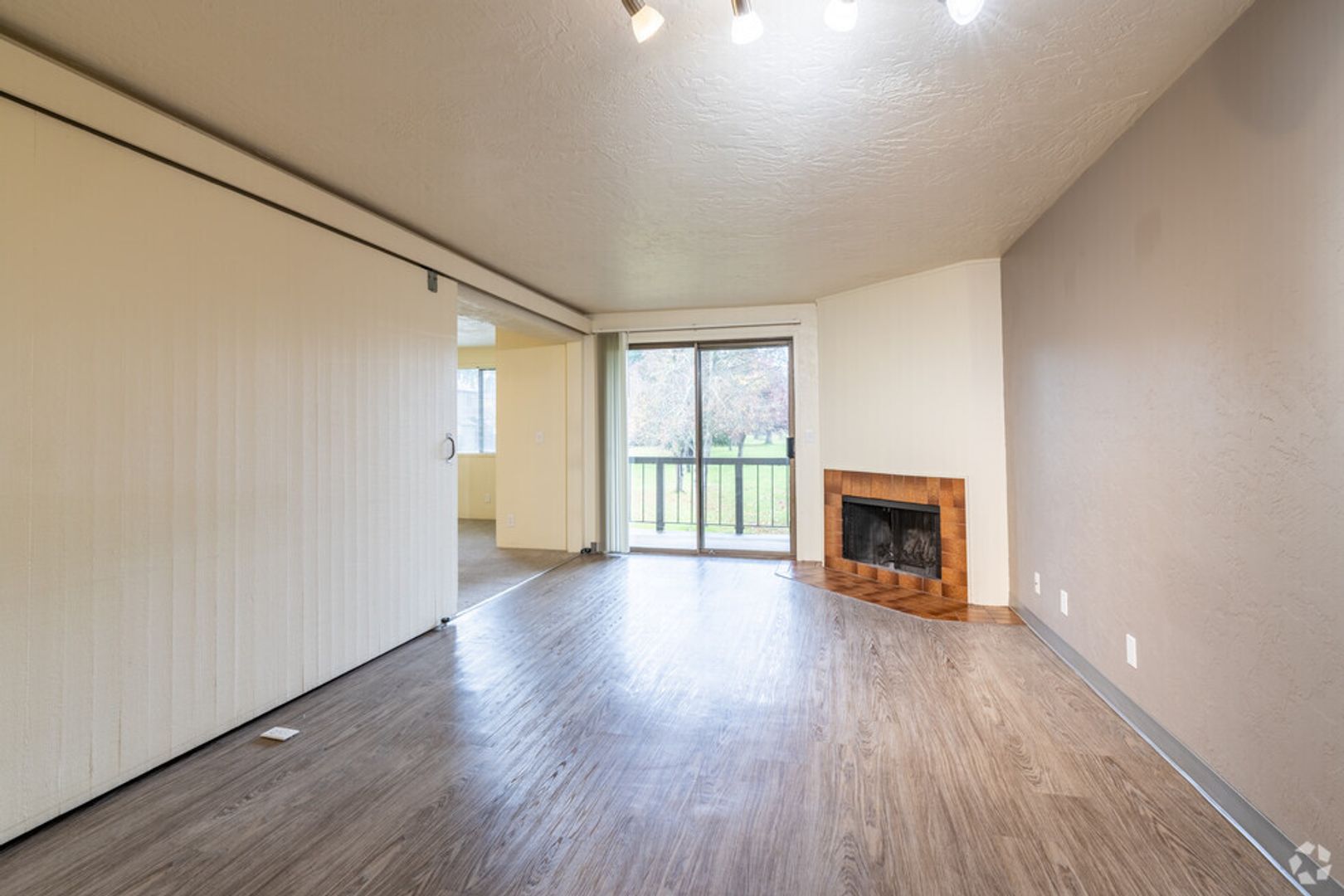 Eugene Apartment: 1800 Cal Young Road