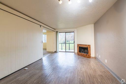 Unique Floorplan with In-Unit Washer and Dryer! – photo 1