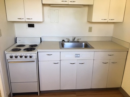 Ground Floor Spacious 1 Bedroom at Eugene Manor! – photo 1