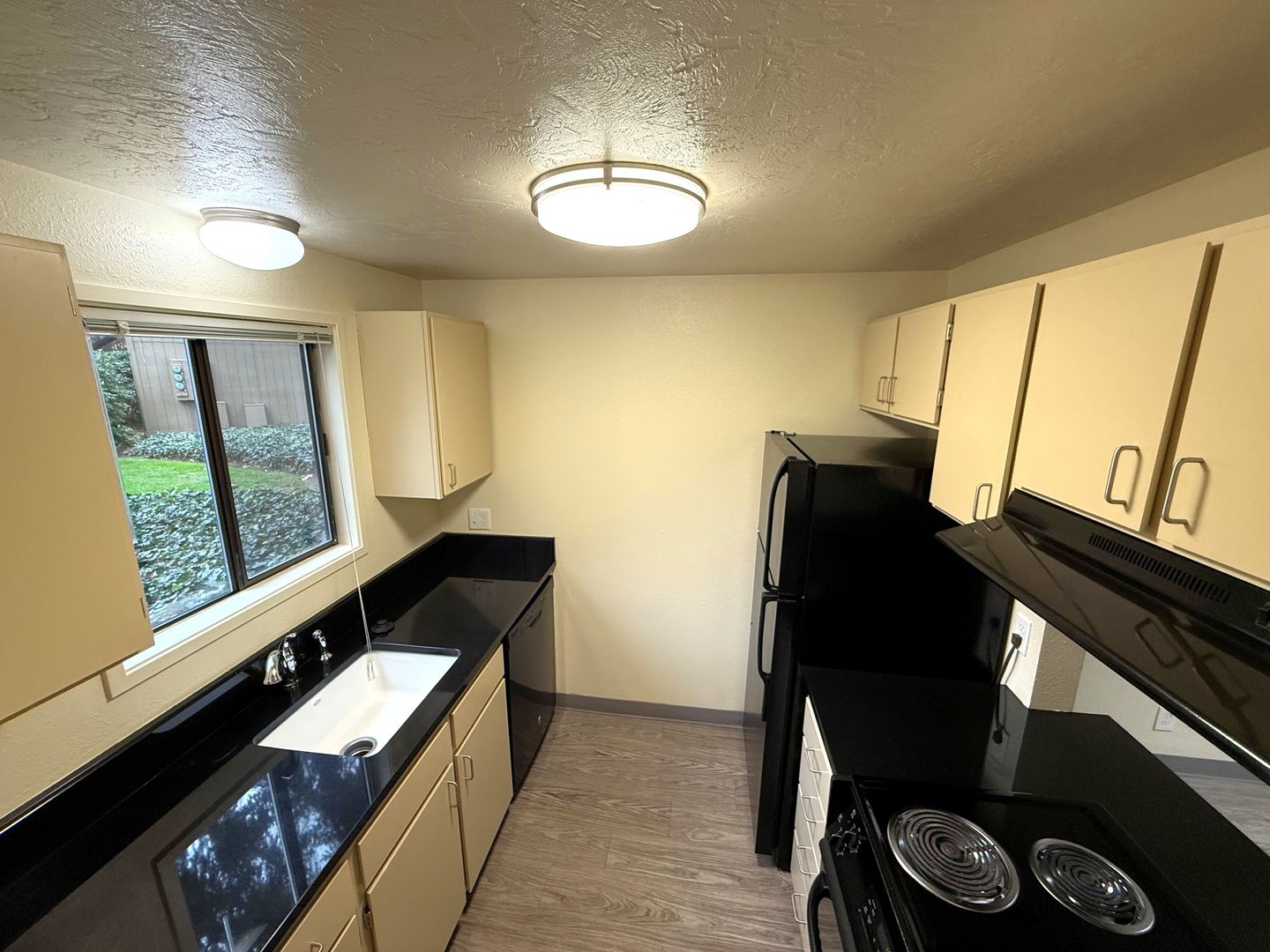 Eugene Apartment: 1800 Cal Young Road