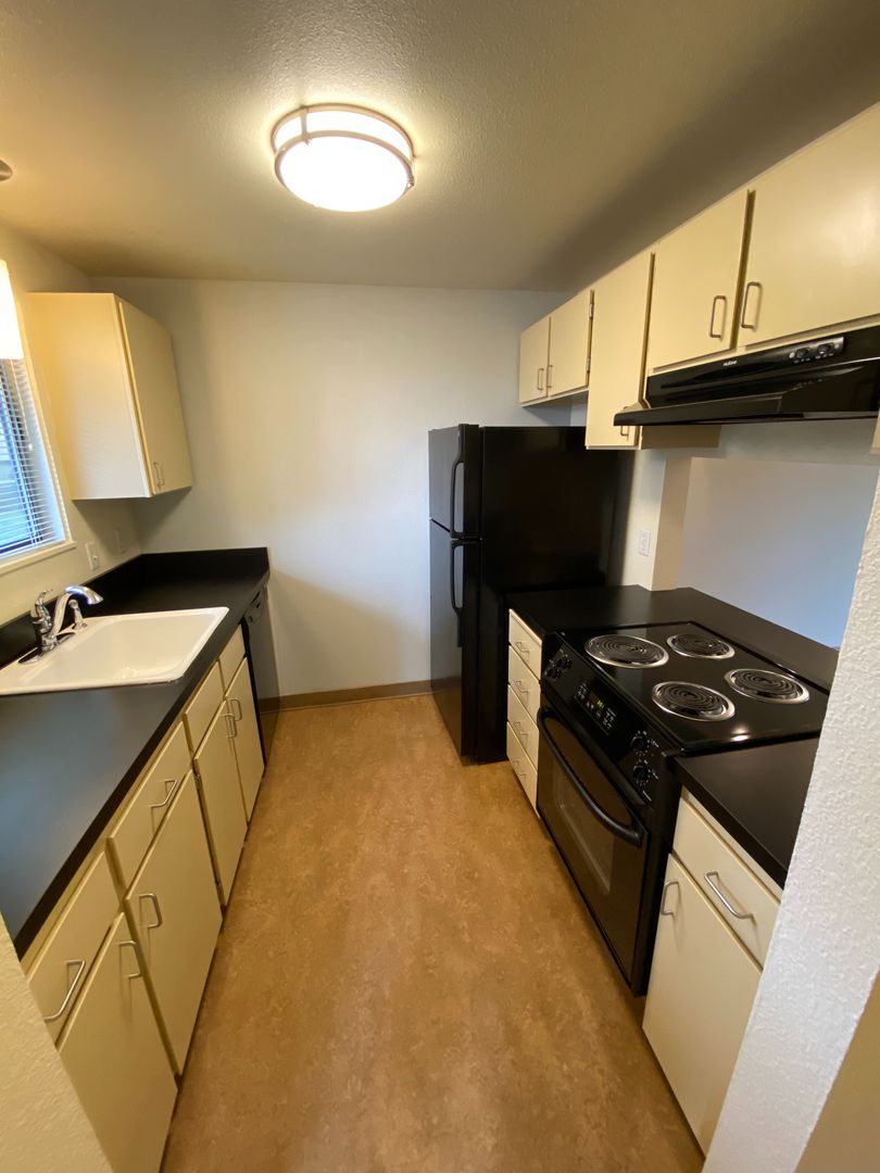 Eugene Apartment: 1800 Cal Young Road