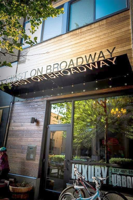 Eugene Apartment: 45 W. Broadway