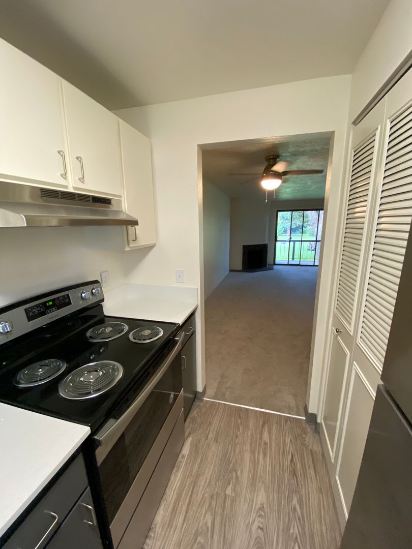 Eugene Apartment: 1800 Cal Young Road