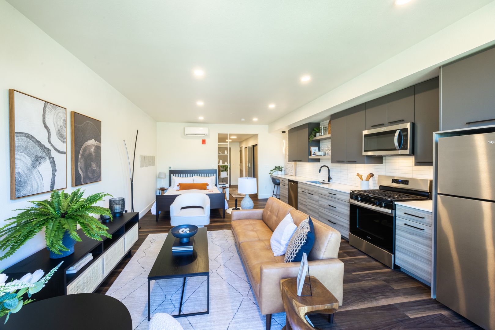 Eugene Apartment: 185 Fairway Loop