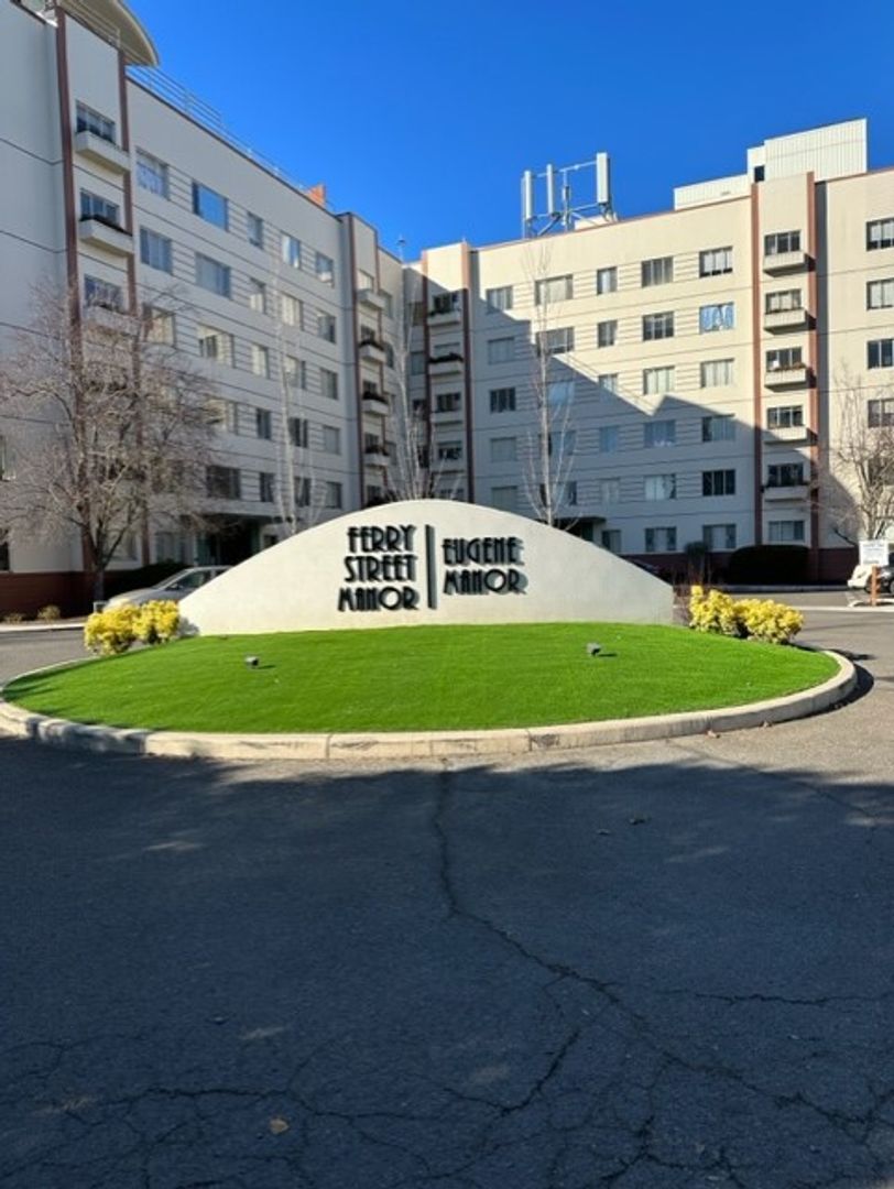 Eugene Apartment: 1040-1050 Ferry St