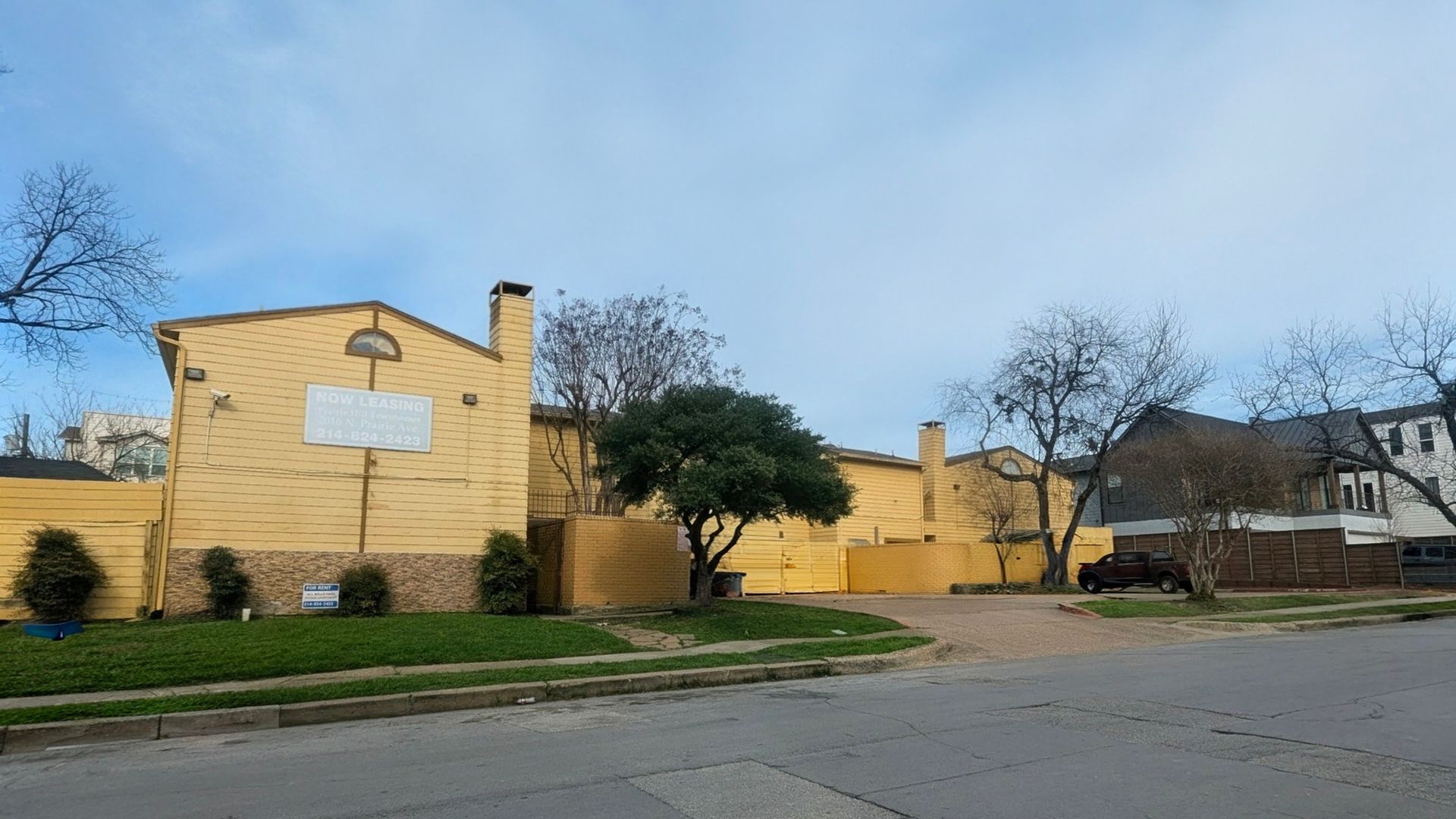 Dallas Apartment: 2016 N. Prairie Ave.