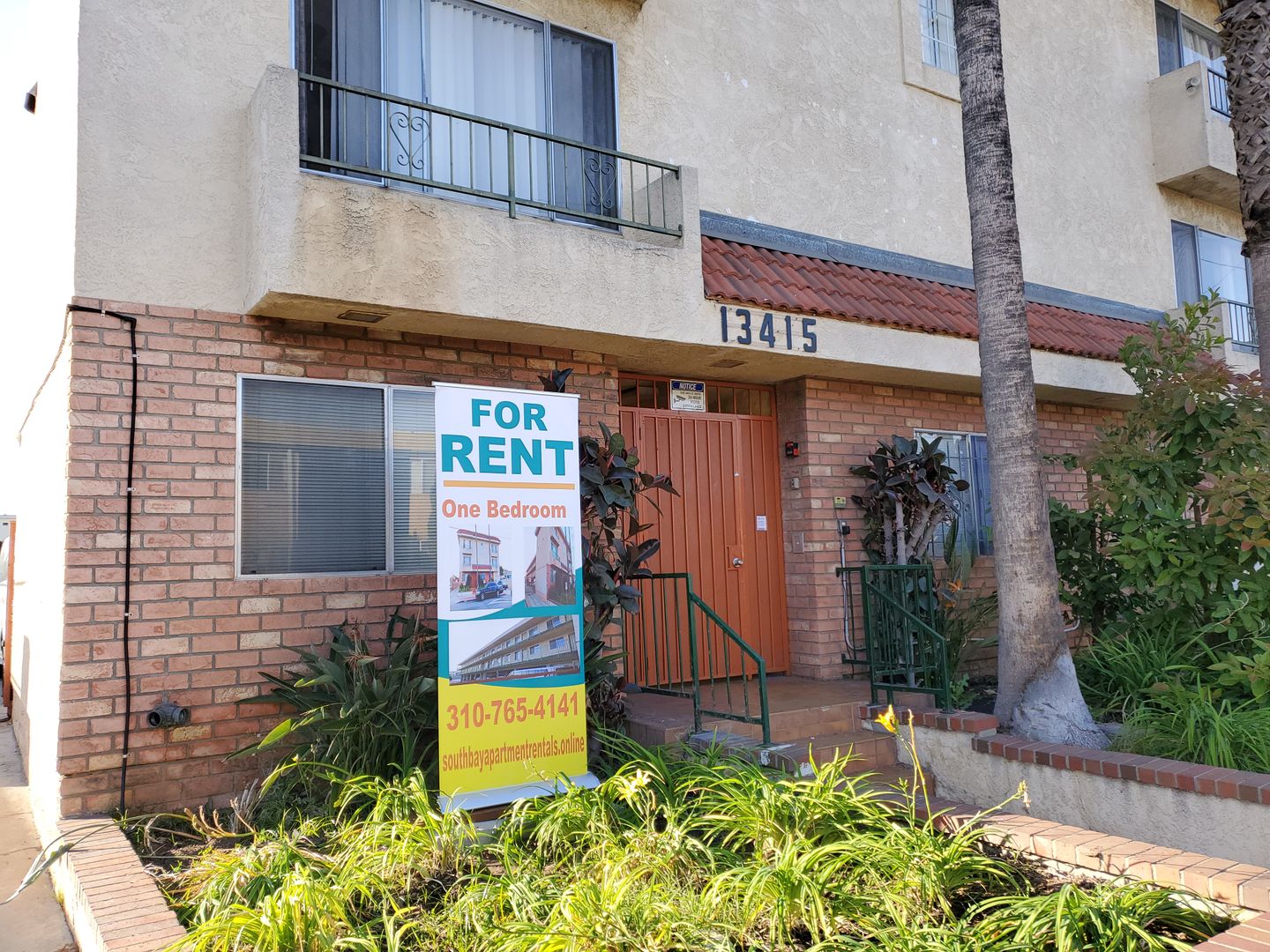 HAWTHORNE Apartment: 13415 DOTY AVENUE