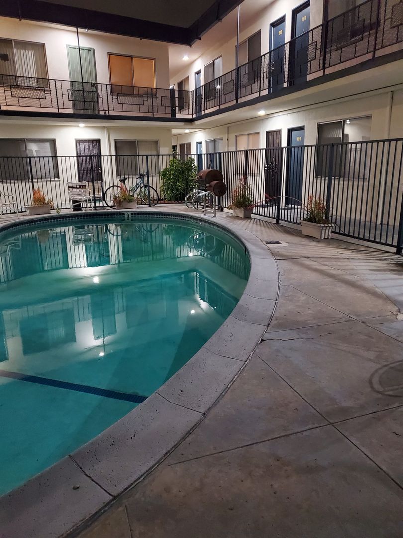 HAWTHORNE Apartment: 12319 Manor Drive