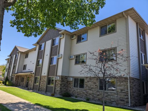2 Bed 1 Bath Rental at APT 16, 509 12TH ST N, La Crosse, WI – photo 1