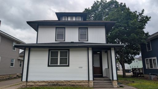 Large 5 BR 1 Bath house a few blocks from UWL! – photo 1
