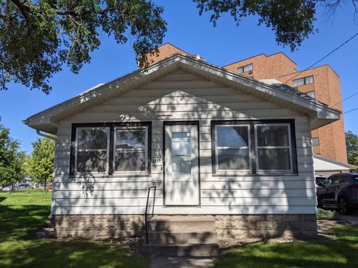 Large House With Central Air - Steps to UWL Campus! – photo 1