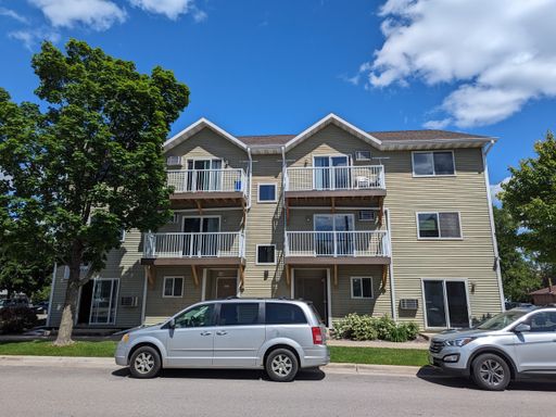 Modern & close to UW-L campus! – photo 1