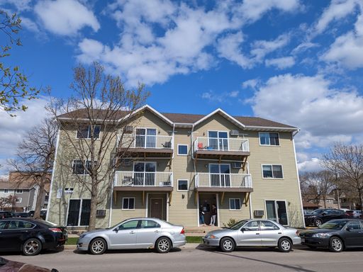 Modern & close to UW-L campus! – photo 1