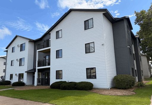 3 Bedroom/1 Bath Close to UW-L – photo 1