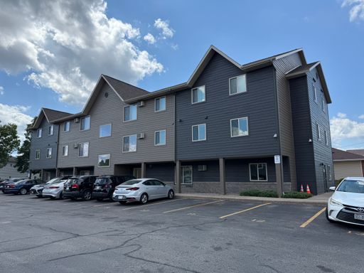 4 Bed 2 Bath Rental at APT 03, 1411 VINE ST, La Crosse, WI – photo 1